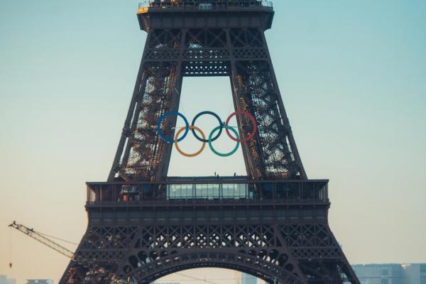 Olympic Ringson Eiffel Tower