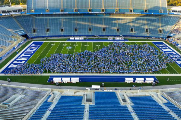 First-year UK students gather for Big Blue U Aug. 24 at Kroger Field. Mark Cornelison | UK Creative Services