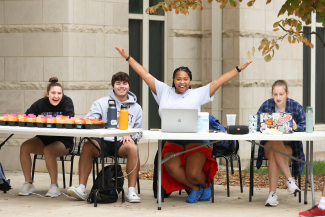 Students welcoming at Move In