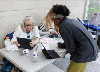 student receiving advising help