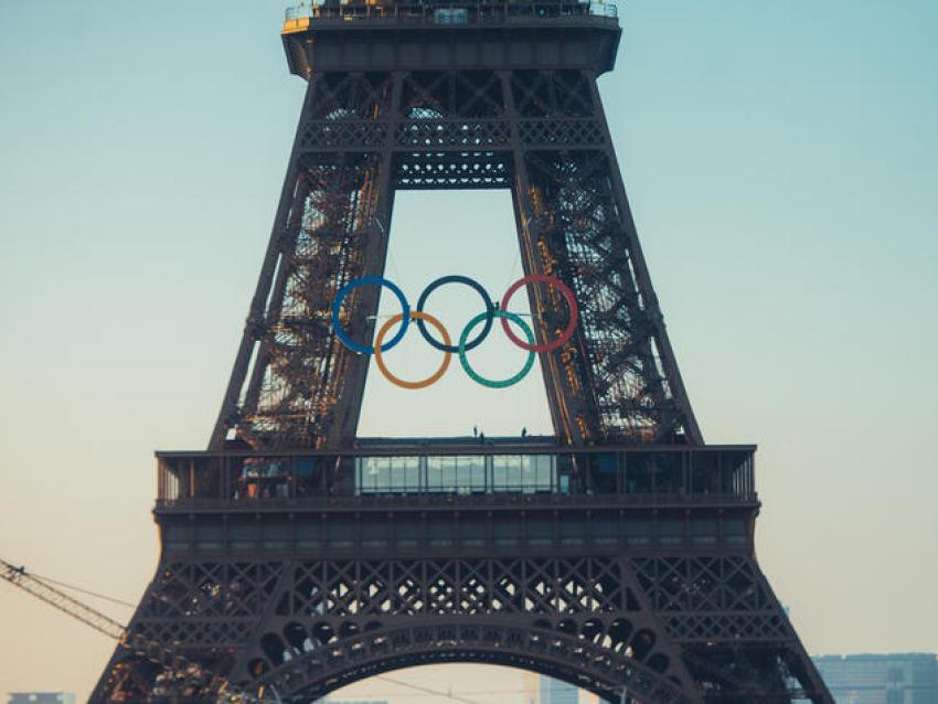 Olympic Ringson Eiffel Tower
