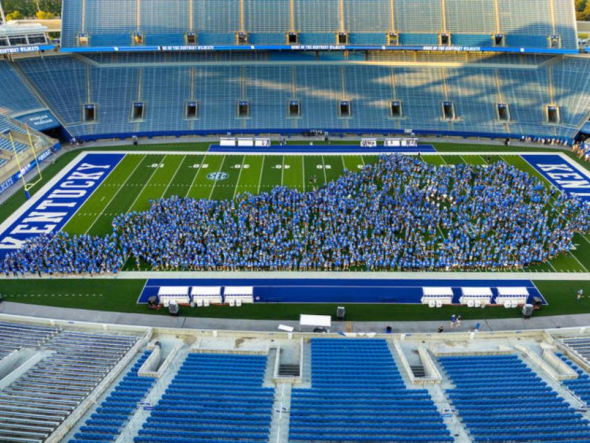 First-year UK students gather for Big Blue U Aug. 24 at Kroger Field. Mark Cornelison | UK Creative Services